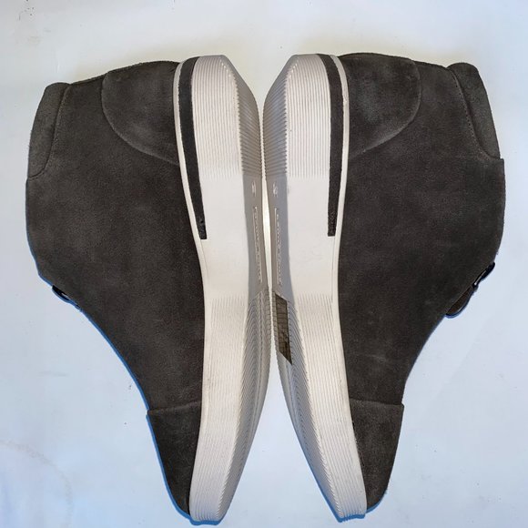 GENTLE SOULS by Kenneth Cole suede sneakers - Picture 7 of 9